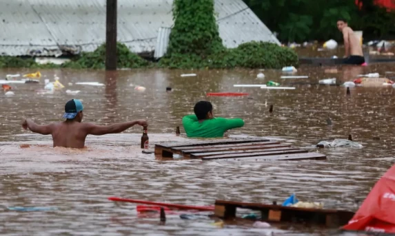 Chuvas no Rio Grande do Sul deixam 31 mortos e 74 desaparecidos.