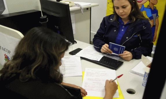 20,3 mil vagas: semana começa com oportunidades de emprego em todo Paraná