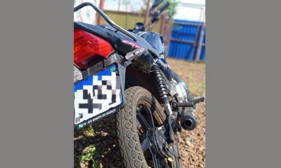 Abordagem Policial em Quedas do Iguaçu Termina com Apreensão de Motocicleta com Irregularidades