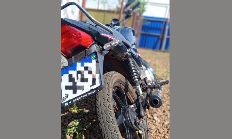 Abordagem Policial em Quedas do Iguaçu Termina com Apreensão de Motocicleta com Irregularidades