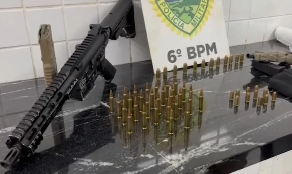 Ação da PM em Céu Azul: Membros de facção criminosa são presos com fuzil e arsenal de guerra