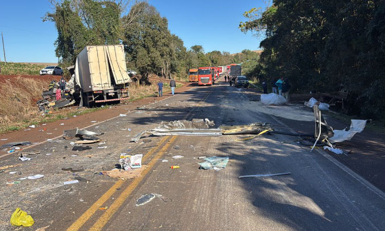 Acidente com seis veículos interdita BR-369 em Ubiratã-PR