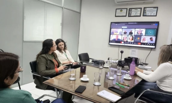 Adapar e Comitê de Sanidade Avícola reforçam protocolos para evitar gripe aviária no Paraná