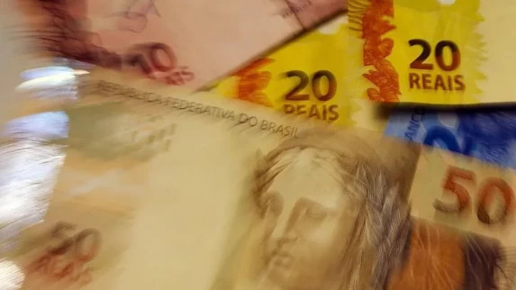 ALERTA NA ECONOMIA: ENDIVIDAMENTO DAS FAMÍLIAS BRASILEIRAS ATINGE NÍVEL RECORDE EM OUTUBRO, APONTA CNC