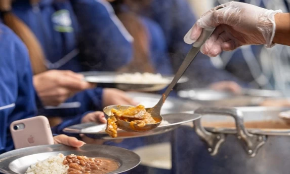 Alimentação inclusiva: Paraná atende estudantes com dietas especiais e opções veganas