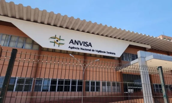 Anvisa proíbe comercialização de medicamentos e complemento alimentar