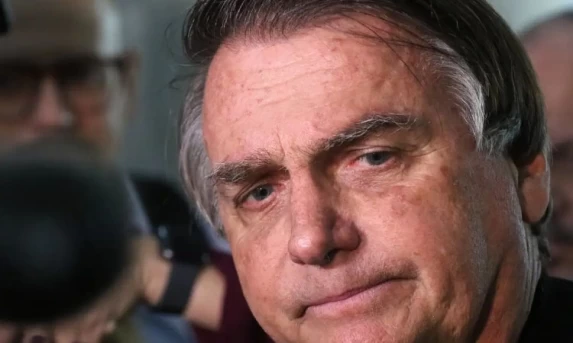 Após cirurgia, Bolsonaro segue na UTI sem previsão de alta