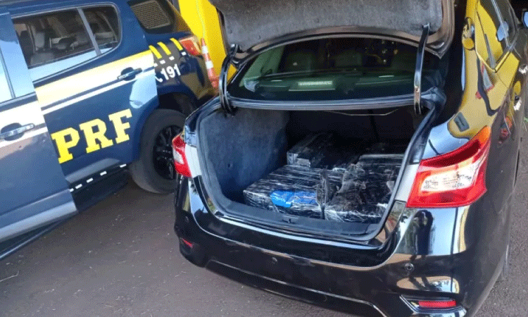 Após fuga, carro carregado com 223 kg de maconha é apreendido na BR 369