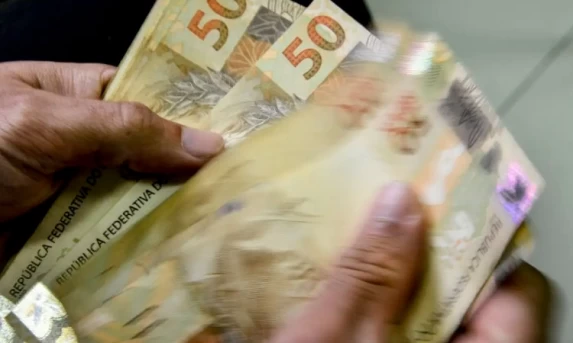Aposentados do INSS que ganham mais que o mínimo começam a receber 13º