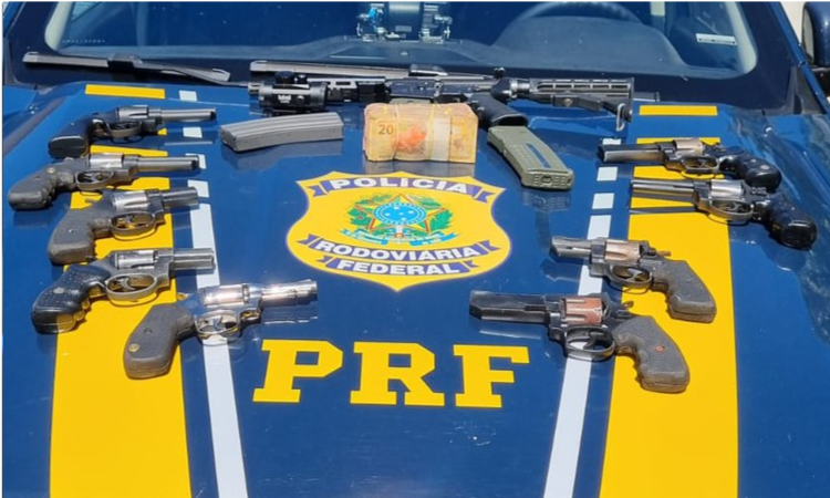 Arsenal Interceptado: PRF apreende fuzil com mira holográfica e revólveres em Londrina