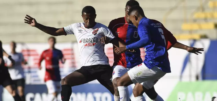 Athletico-PR sai na frente do Paraná nas quartas do Paranaense