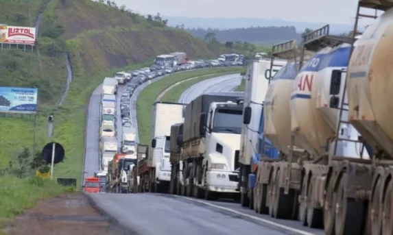 ATUALIZAÇÃO: PRF/PR se Manifesta sobre Rumores de Paralisação de Caminhoneiros