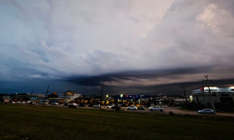Avanço de ciclone extratropical coloca o Sul do Brasil em alerta para temporais e chuva volumosa