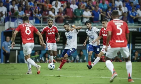 Bahia e Internacional fazem jogo decisivo pela Libertadores.
