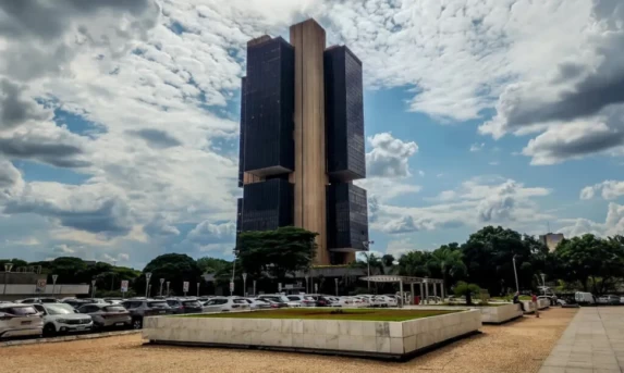 Banco Central Exclui 31 Empresas do Pix Após Prejuízo de R$ 1,5 Bilhão em Fraudes