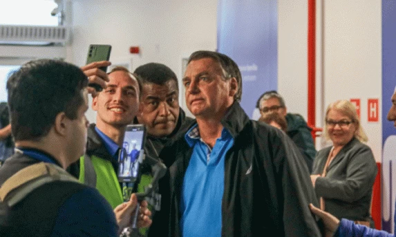 Bolsonaro critica proposta de fim do saque-aniversário do FGTS