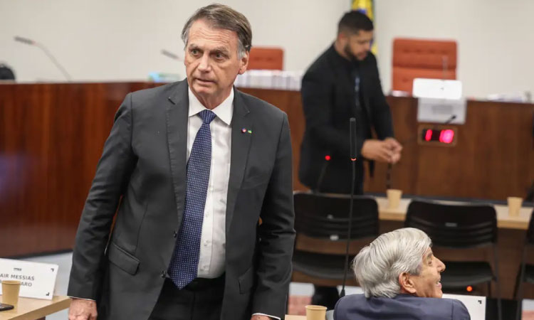 Bolsonaro nega plano de golpe, pede desculpa ao STF e critica urnas