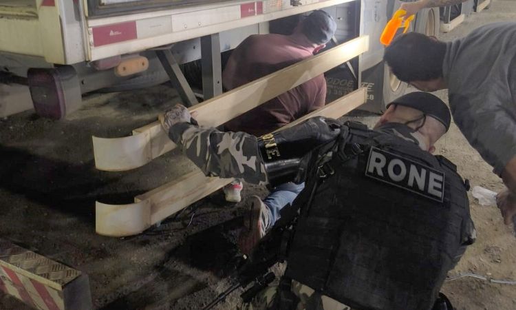 BPRONE Apreende Carga de Cigarros Eletrônicos Avaliada em R$ 5 Milhões na RMC