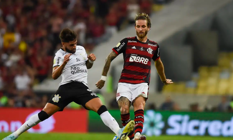 Brasileiro: Flamengo e Corinthians medem forças no Maracanã.