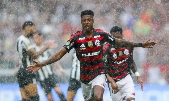 Bruno Henrique brilha e Flamengo conquista Supercopa do Brasil