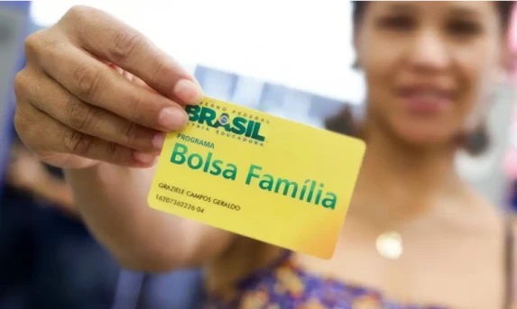 Caixa paga novo Bolsa Família a beneficiários com NIS de final 6.