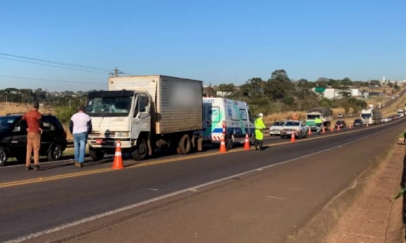 Caminhões batem na BR 277 em Cascavel