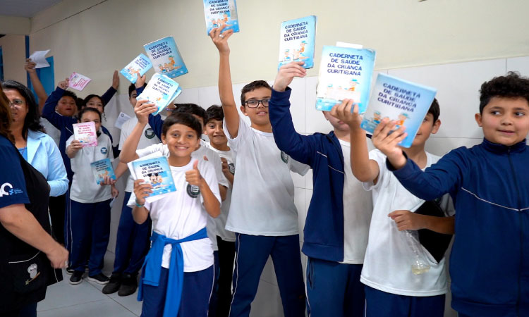Campanha de vacinação nas escolas teve 168 mil carteirinhas avaliadas e 86 mil doses aplicadas.