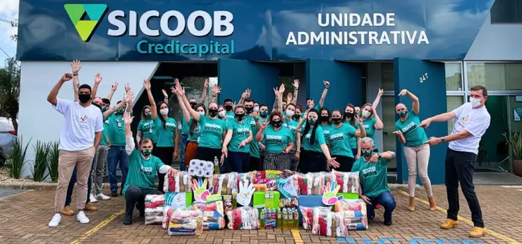 Campanha do Dia do C arrecada mais de 12 mil produtos e ajuda cinco entidades sociais de Cascavel