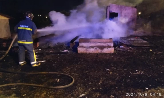 CAMPO BONITO: Residência é consumida por fogo, ninguém ficou ferido; Vídeo 