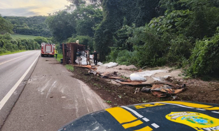 CANDÓI: Motorista morre após tombar carreta na BR 277 próximo ao Cavernoso