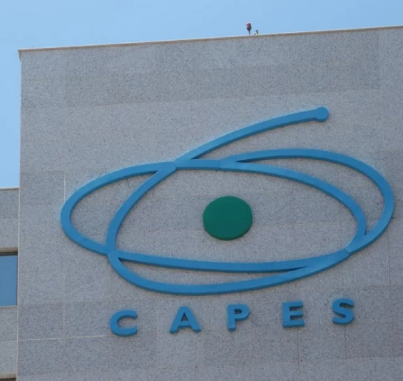 Capes tem bloqueio de R$ 116 milhões; organizações estão preocupadas.