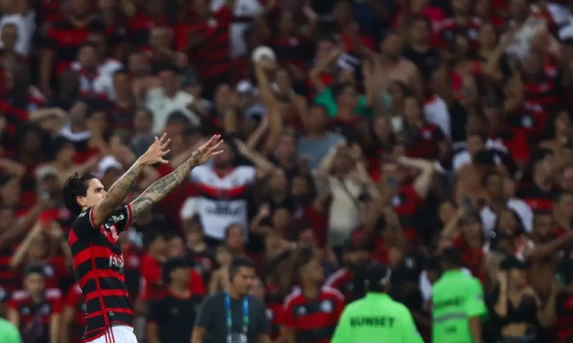 CARIOCA: Flamengo segura empate com Fluminense e está na final.