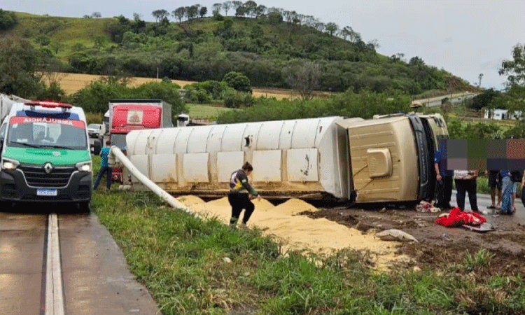 Carro é esmagado por carreta e mulher morre na BR 163