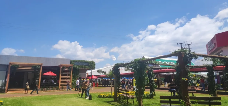 CASCAVEL: Autoridades e comitivas marcam presença no Show Rural nesta terça-feira.