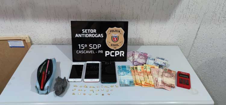 CASCAVEL: Cinco pessoas são detidas por envolvimento no tráfico e uso de drogas no Bairro São Cristóvão.