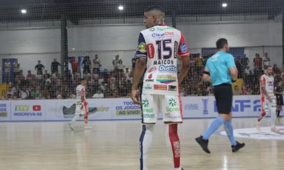 Cascavel Futsal vence primeira na LNF com apoio da torcida.