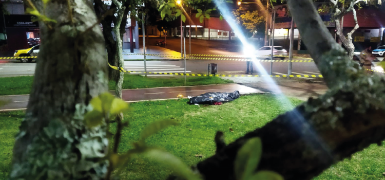 CASCAVEL: Homem é morto com diversos golpes de faca na Avenida Brasil