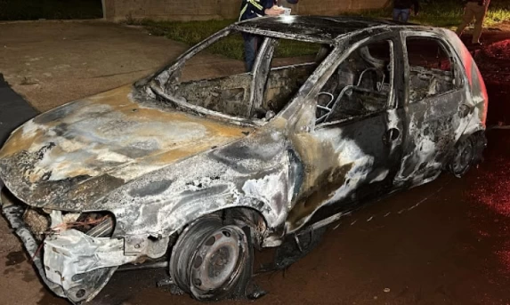 CASCAVEL: Homem tem carro incendiado após sair com travesti.