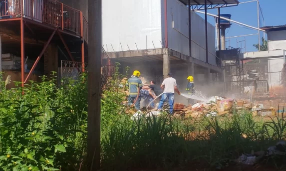 CASCAVEL: Incêndio em supermercado mobiliza Corpo de Bombeiros no Alto Alegre.