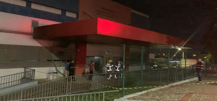 CASCAVEL: Pela segunda vez em dois dias, Hospital Universitário sofre incêndio e bombeiros são acionados.
