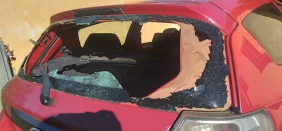 CATANDUVAS: Família tem carro apedrejado e danificado.
