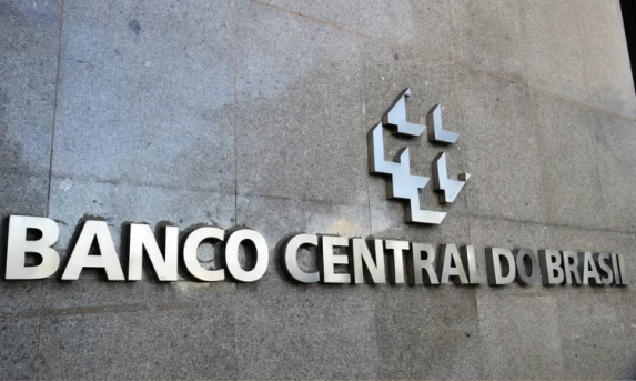 CCJ do Senado aprova PEC que concede autonomia financeira ao Banco Central; texto inclui blindagem ao Pix