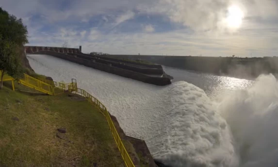 Chuvas Acima da Média Forçam Abertura do Vertedouro de ITAIPU Após Quase Dois Anos