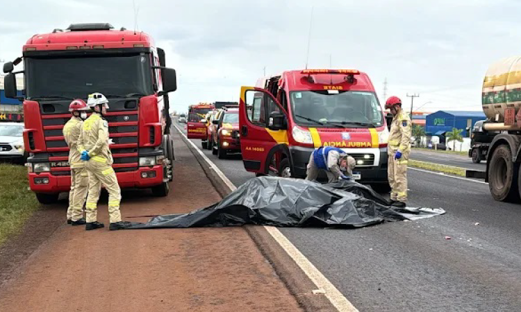 Ciclista morre atropelado por caminhão na BR-277 em Cascavel.