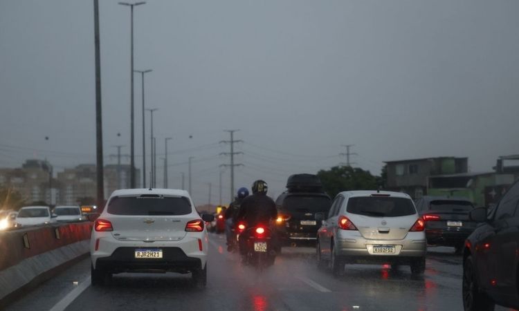Ciclone e frente fria colocam Paraná e estados do Sul em alerta para tempestades