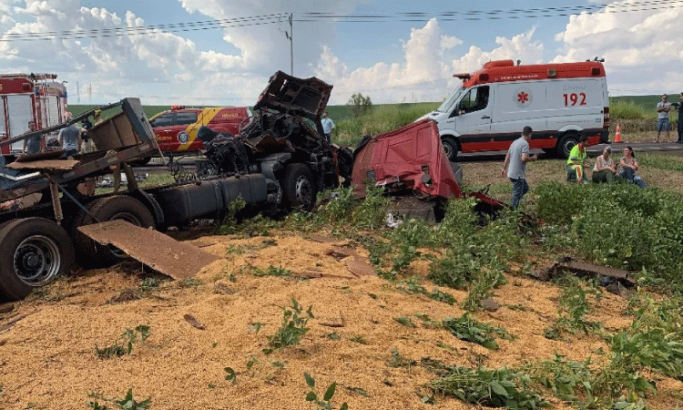 Cinco pessoas ficam feridas em grave acidente na BR-277, em Céu Azul