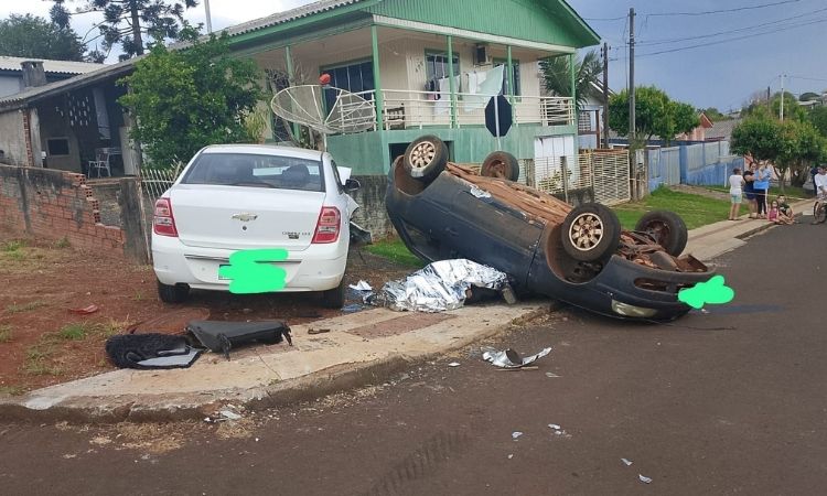 Colisão entre dois carros deixa uma pessoa morta no Bairro Alto Recreio