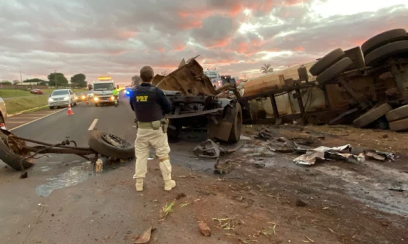 Colisão frontal na BR-277 em São Miguel do Iguaçu deixa cinco feridos