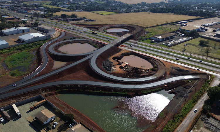 Com avanço da pavimentação e aduanas, Perimetral Leste de Foz do Iguaçu chega a 70%