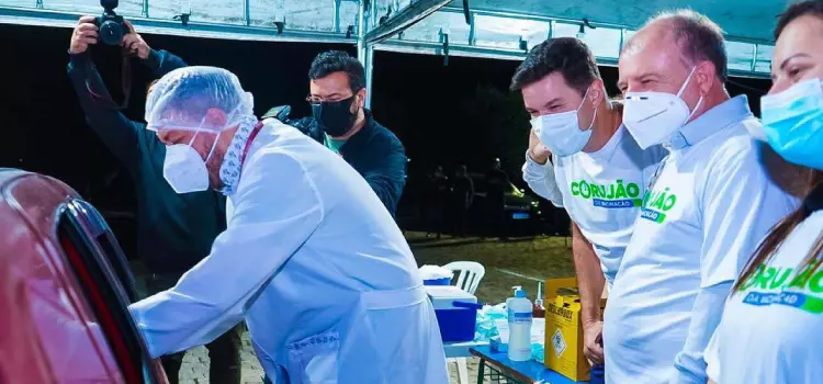 Com Corujão, Paraná começa a vacinar população contra a Covid-19 também à noite